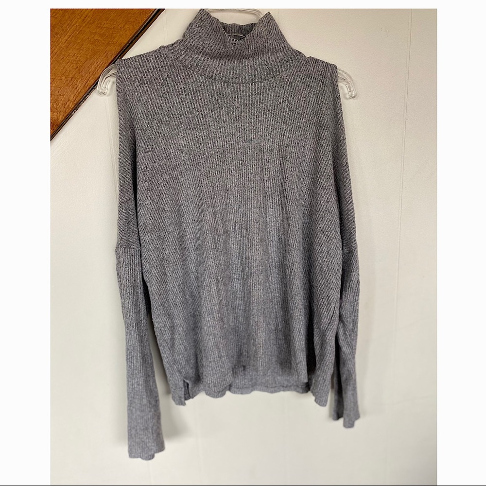 Pink Rose - Speckled Gray Cold Shoulder Turtleneck Sweater - L